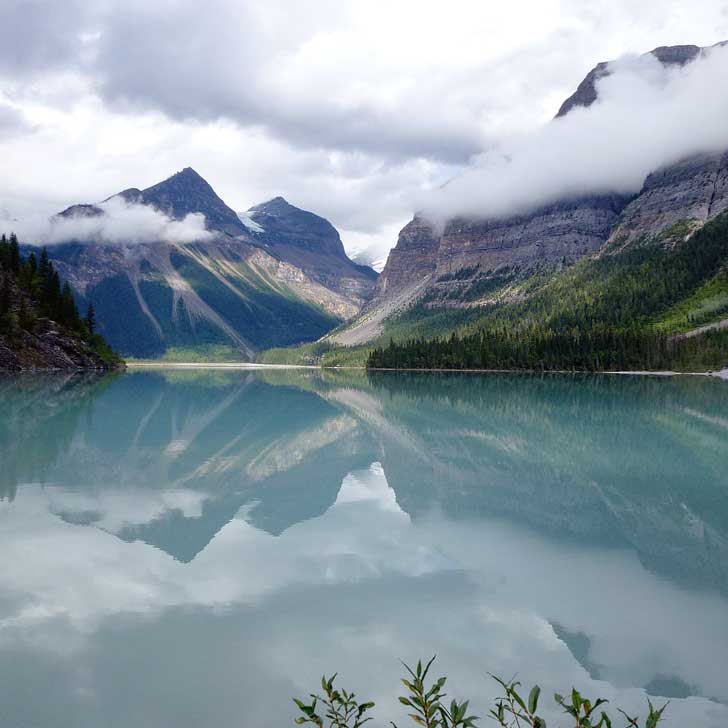 Berg Lake Trail + Great Hiking Trails in the World to Put on Your Bucket List (photo: someones.life) // localadventurer.com