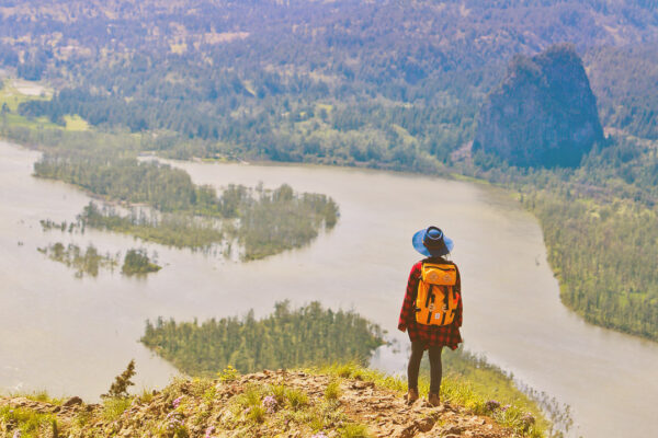 21 Amazing Hikes in the Columbia River Gorge - Best hikes Near Portland Oregon // Local Adventurer #localadventurer #traveloregon #oregon #pnw #hiking