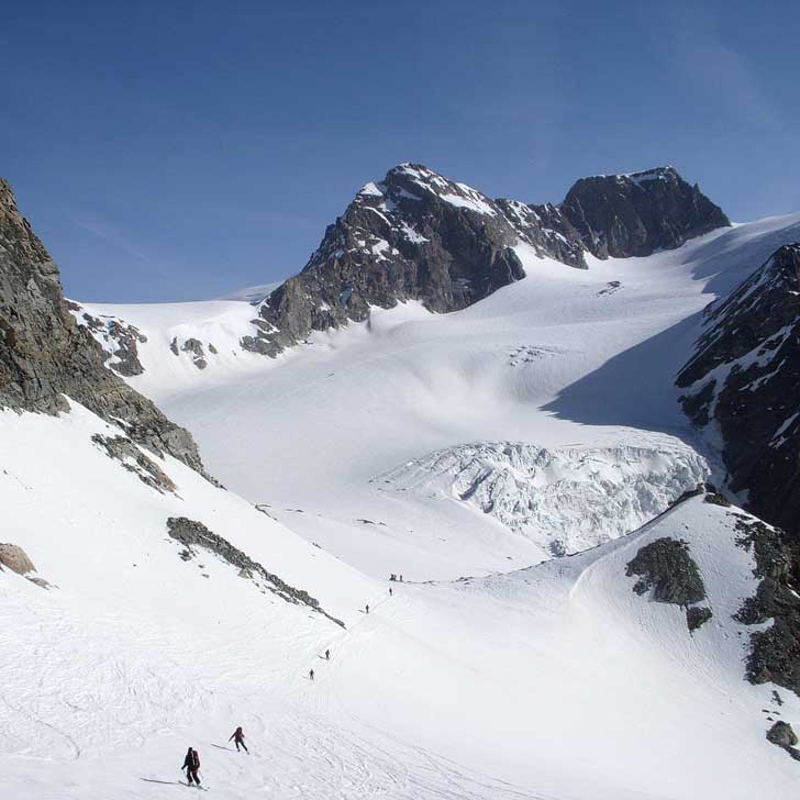 Le Haute Route + 25 Best Hikes in the World to Put on Your Bucket List (photo: bigviews2) // localadventurer.com